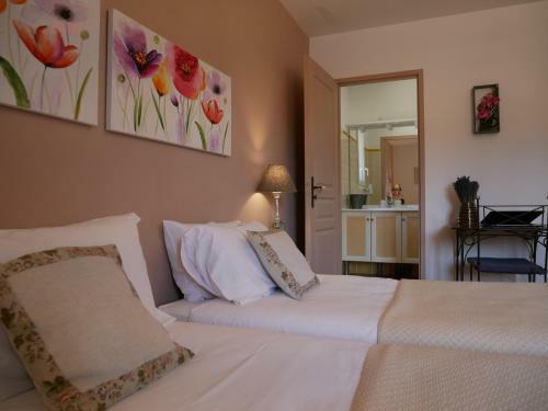 Hotel La Petite Auberge De Roussillon
