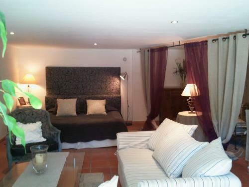 Hostal Les Chambres D'h�tes De La Ferrage