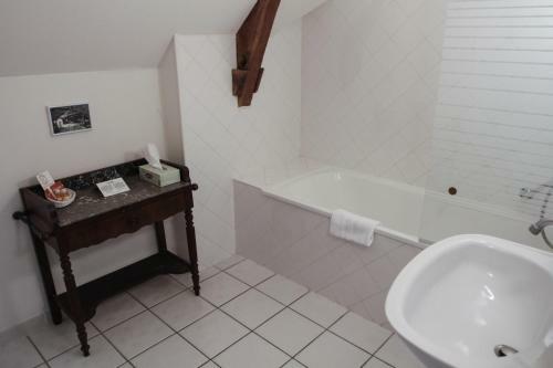 Hostal Maison D'h�tes Domaine De La Rhue