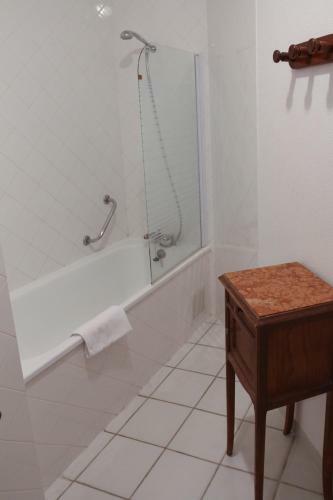 Hostal Maison D'h�tes Domaine De La Rhue
