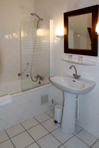 Hostal Maison D'h�tes Domaine De La Rhue