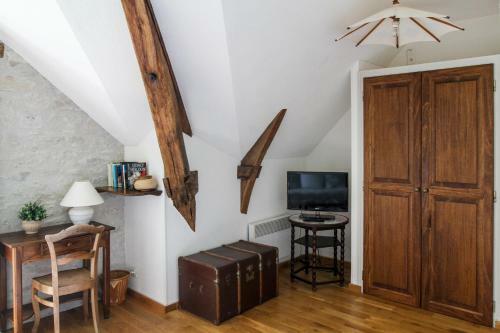 Hostal Maison D'h�tes Domaine De La Rhue