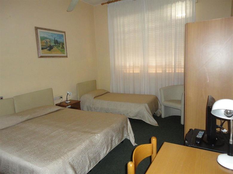 Giappone Inn Parking Hotel