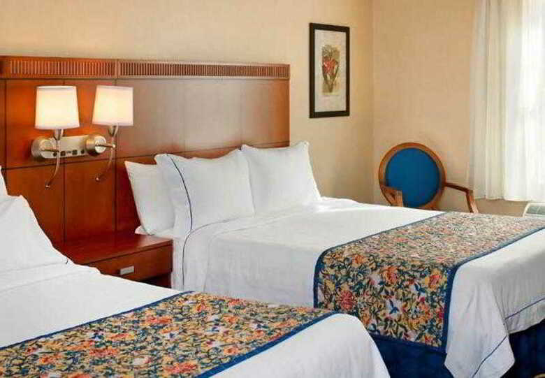 Hotel Courtyard Tinton Falls Eatontown