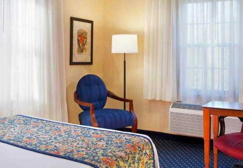 Hotel Courtyard Tinton Falls Eatontown