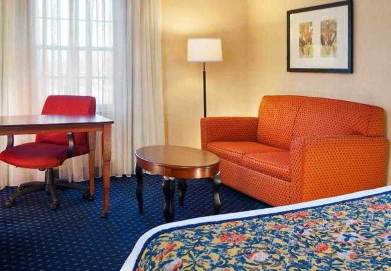 Hotel Courtyard Tinton Falls Eatontown