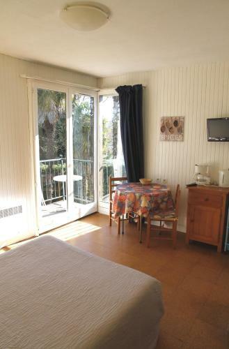 Hotel H�tel Studios Les Acacias