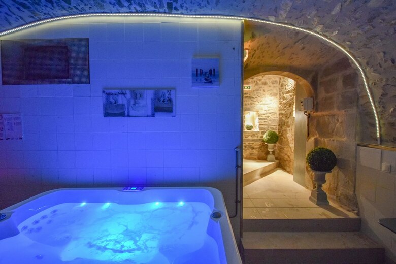 Hotel Domaine D'essendi�ras