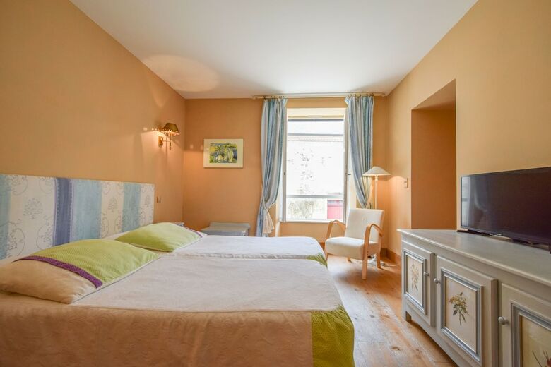 Hotel Domaine D'essendi�ras