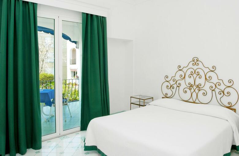 Hotel A Pazziella