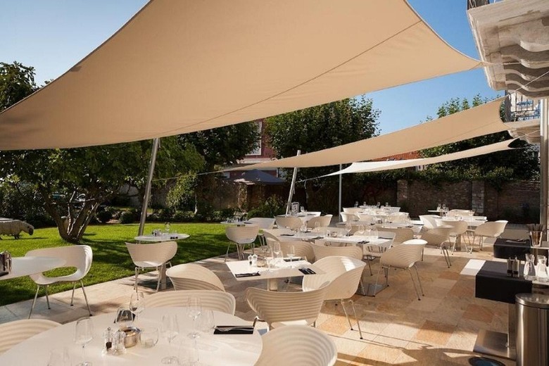 Hotel De Silhouette