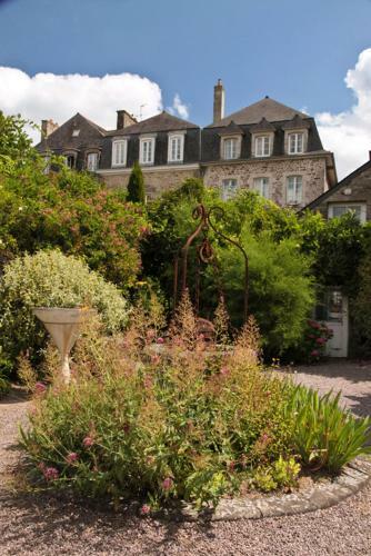 Hotel H�tel Le D'avaugour - Logis