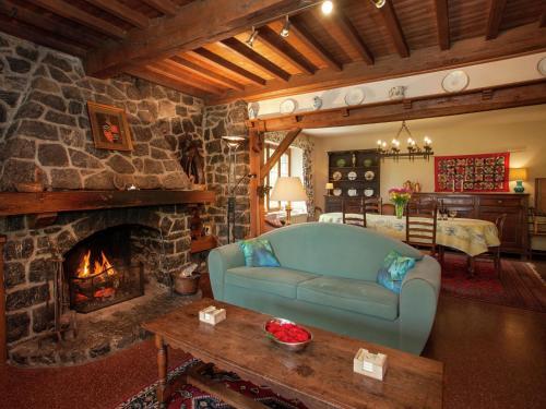 Holiday Home La Lezardiere Belvaux Rochefort