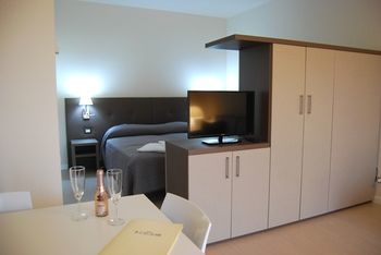 Aparthotel Residenze Al Colle Dei Pini