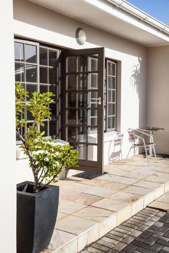 Hostal Palm Beach Guesthouse