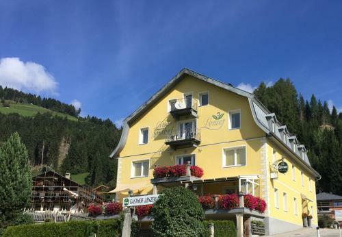 Hostal Landgasthof Lenzer