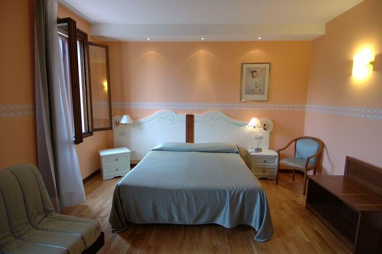 Hotel Albergo Ristorante Flora