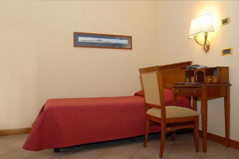 Le Chemin�e Business Hotel