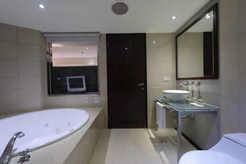 K Hotel - Yunghe