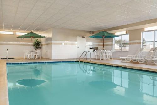Hotel Country Inn & Suites Peoria North