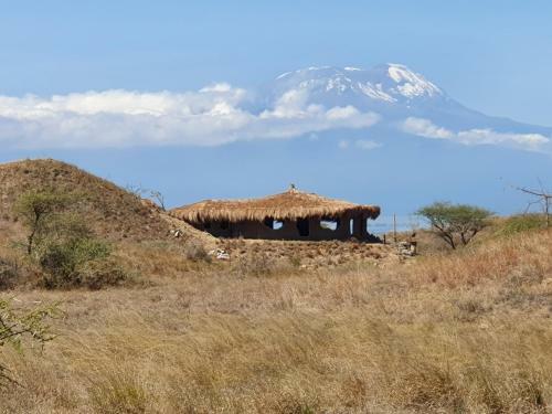 Original Maasai Lodge ? Africa Amini Life