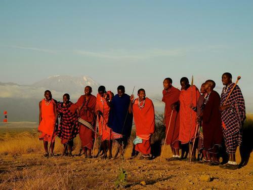 Original Maasai Lodge ? Africa Amini Life