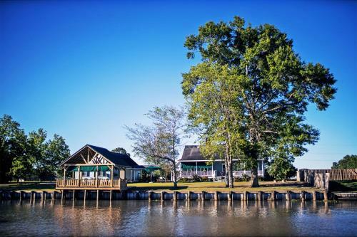 A Chateau On The Bayou Bed & Breakfast