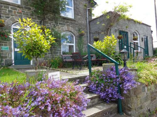 Hostal The Cedars