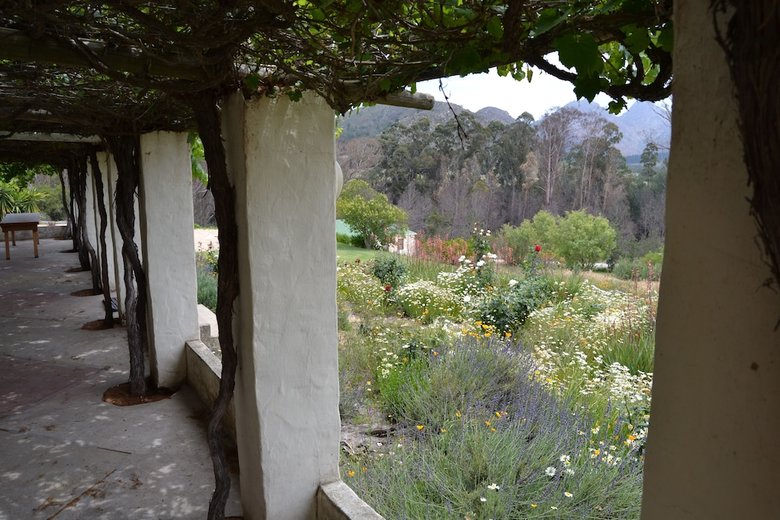 Bed & Breakfast Over The Mountain Guest Farm