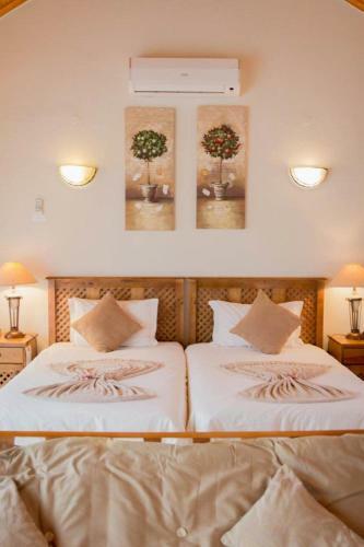 Hostal A White House Guest House