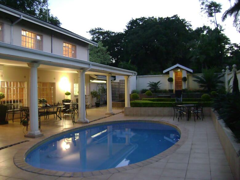 Hostal La Barune Guest House