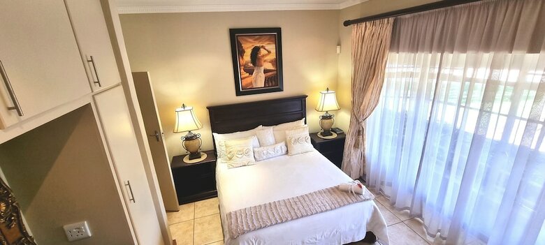 Hostal La Barune Guest House