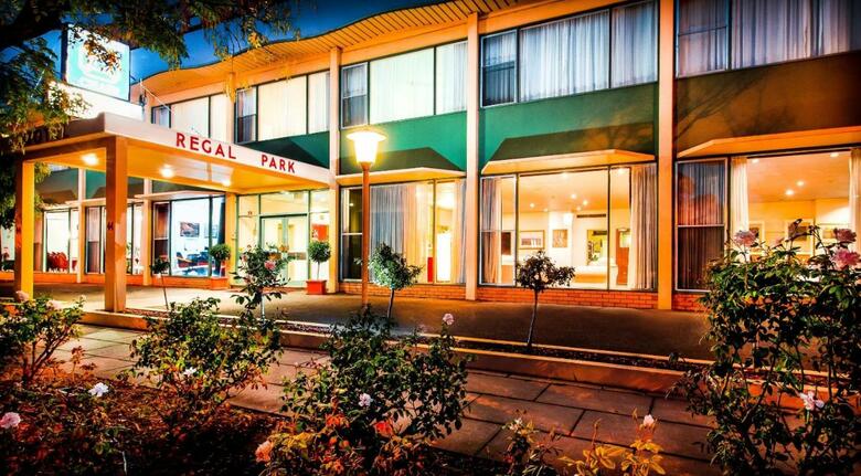 Hotel Regal Park Motor Inn