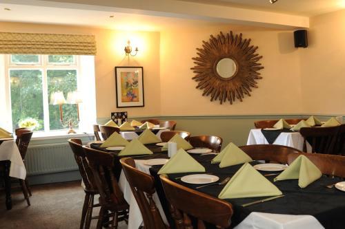 Hotel Queens Arms Country Inn