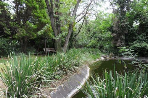 Hostal Riverbend Country House