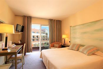 Qualys - Hotel Le Mas Des Arcades