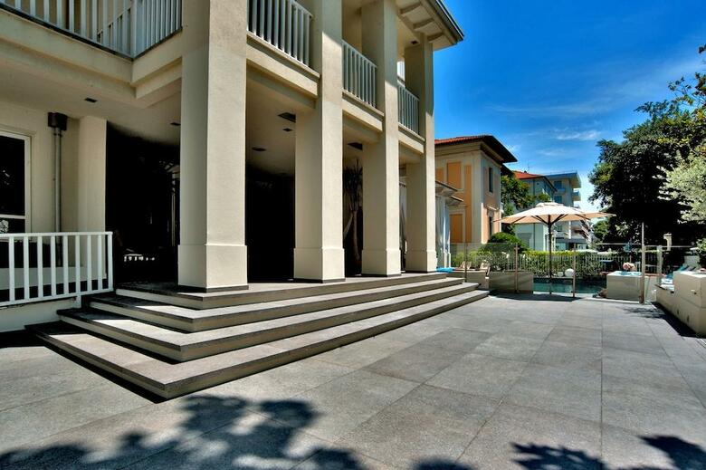 Residencia Le Rose Suite Hotel