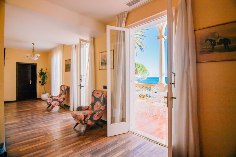 Hotel Roger De Flor Seleqtta