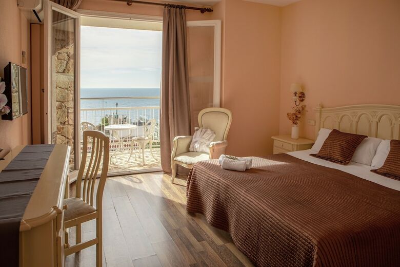 Hotel Roger De Flor Seleqtta