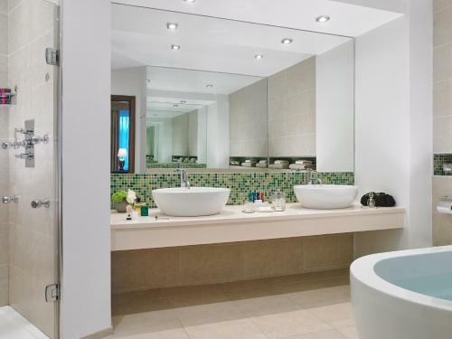 Hotel Carrigaline Court