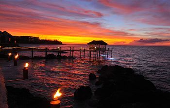 Hotel Compass Point Beach Resort