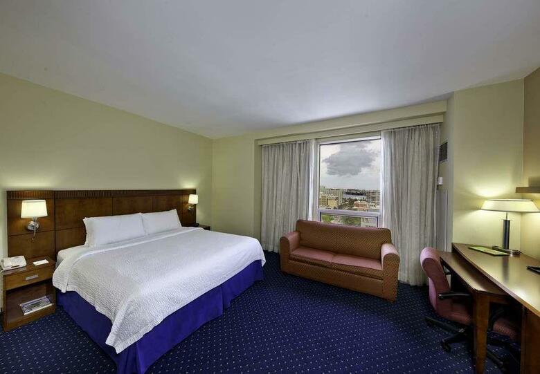 Hotel Courtyard By Marriott San Juan Miramar