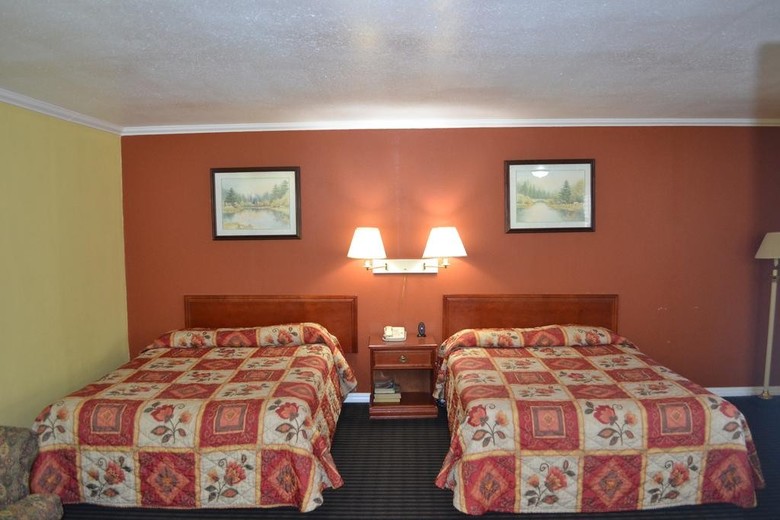 Hotel Alpha Inn And Suites