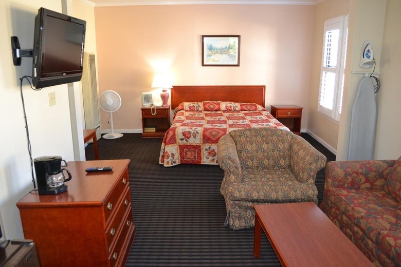 Hotel Alpha Inn And Suites