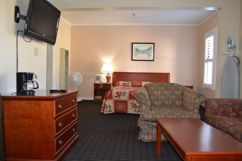 Hotel Alpha Inn And Suites