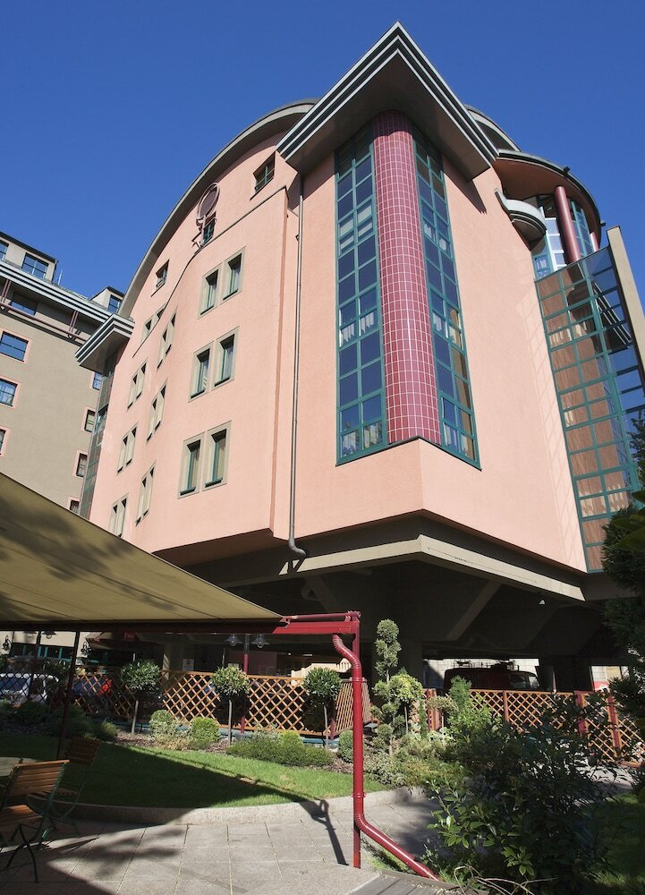Hotel Ibis Heroes Square