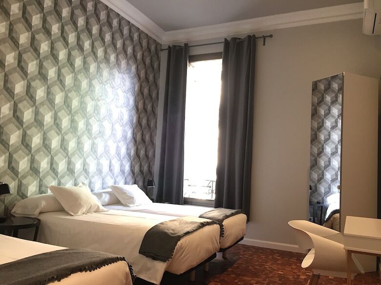 Hostal Hip Karma Hostel   Shared Rooms