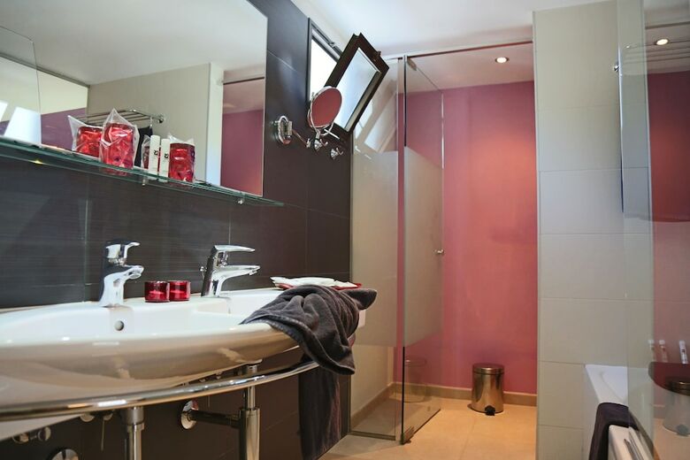 Hotel Romantic Fantasia Dreams