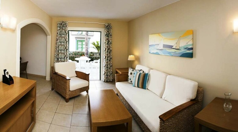 Apartamentos Livvo Puerto De Mog�n