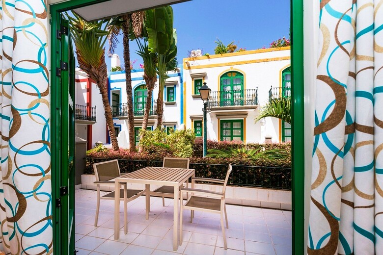 Apartamentos Livvo Puerto De Mog�n